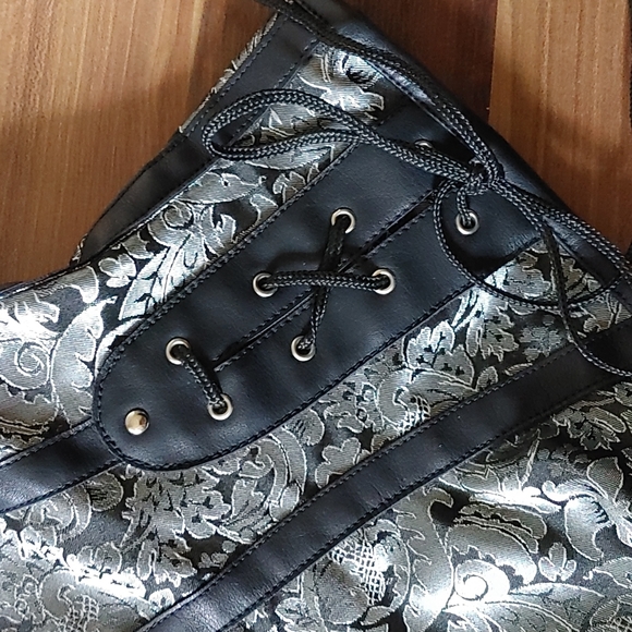 🖤 Vintage Goth Corset🖤 - Picture 2 of 4